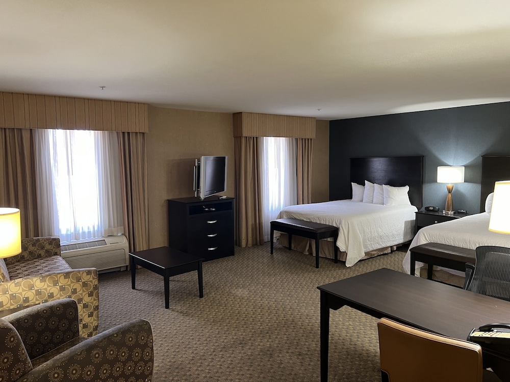 Suite, Two Queen Beds, Non-Smoking photo 2