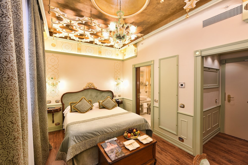 Superior Double or Twin Room (Golden Leaf )