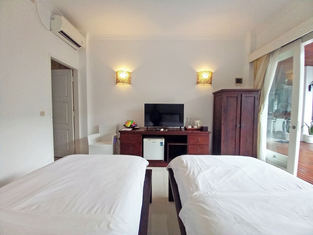 Deluxe Twin Room, Pool View