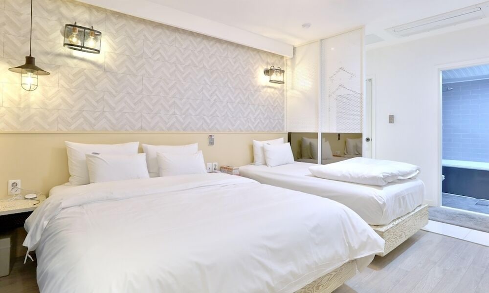 Premier Twin Room - Photo 3