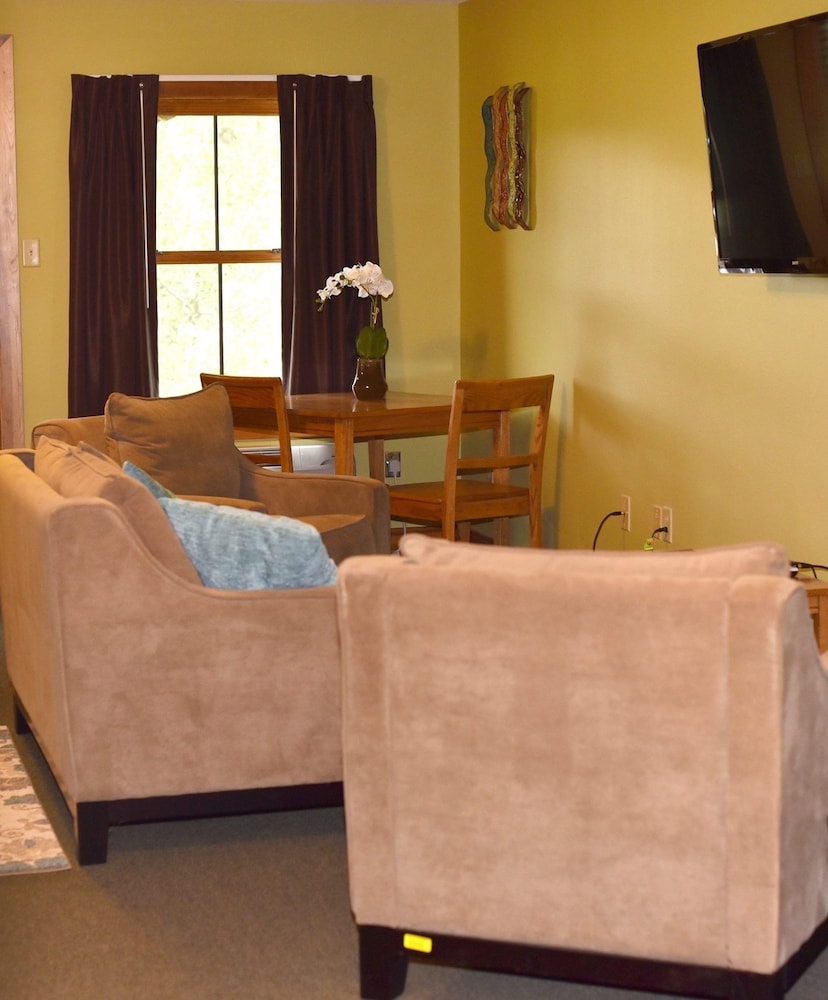 Suite, 2 Queen Beds, Refrigerator & Microwave photo 2