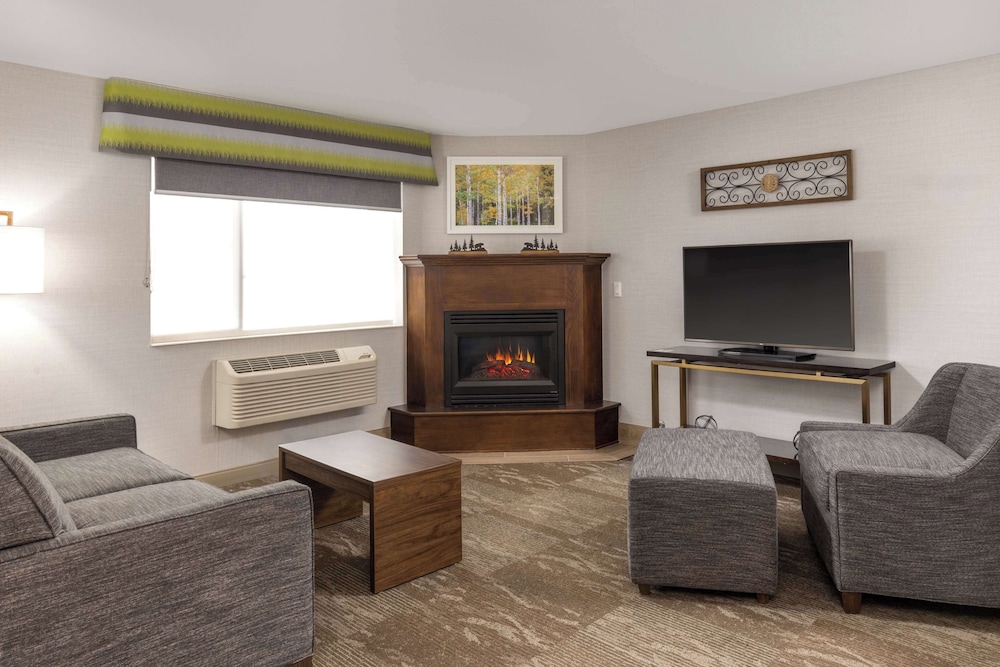 Suite, 2 Queen Beds, Non Smoking, Fireplace - Photo 9