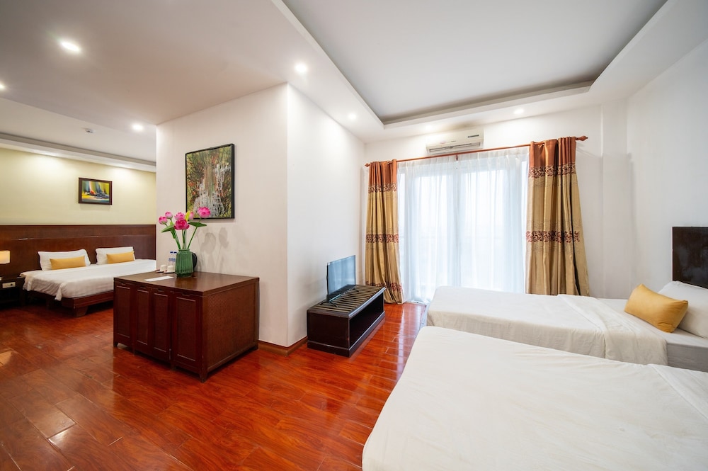 Deluxe Quadruple Room, City View