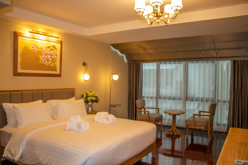 Deluxe Double Room, Bathtub photo 1