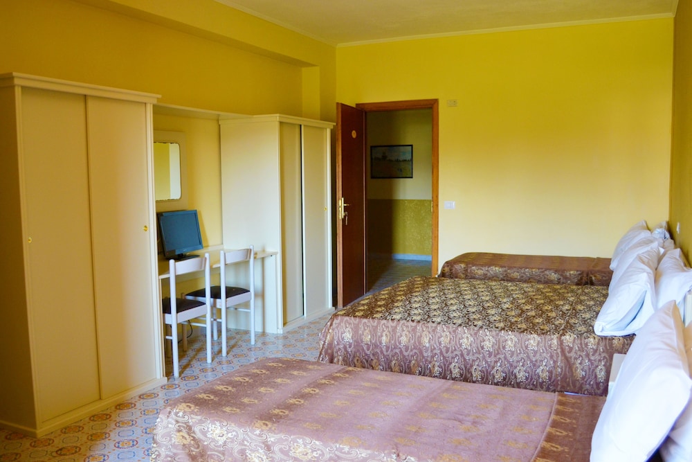 Quadruple Room, Balcony, Garden View photo 2