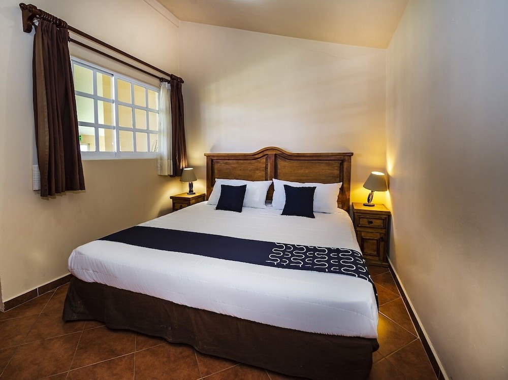 Superior Room (1 King Bed)