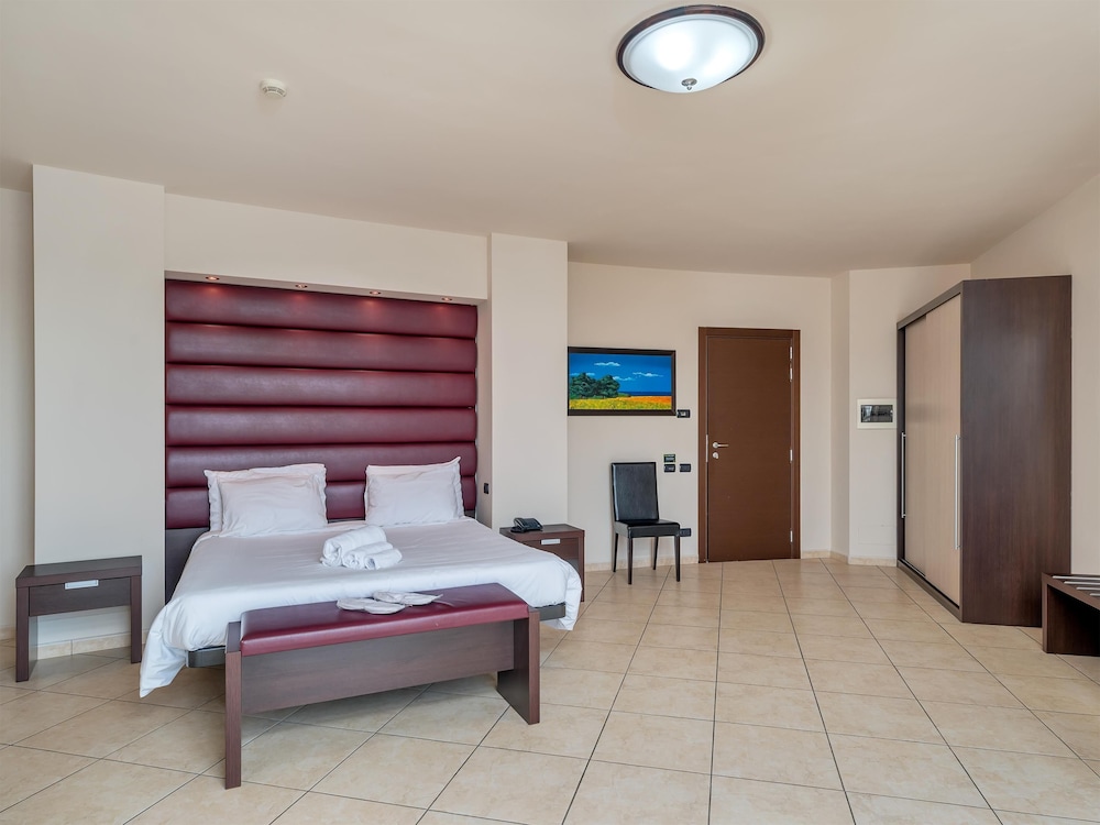 Junior Studio Suite, Non Smoking - Photo 2
