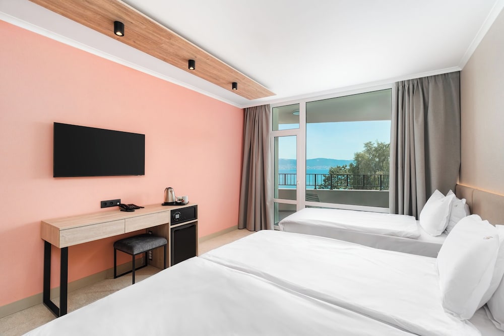 Deluxe Triple Room, Sea View