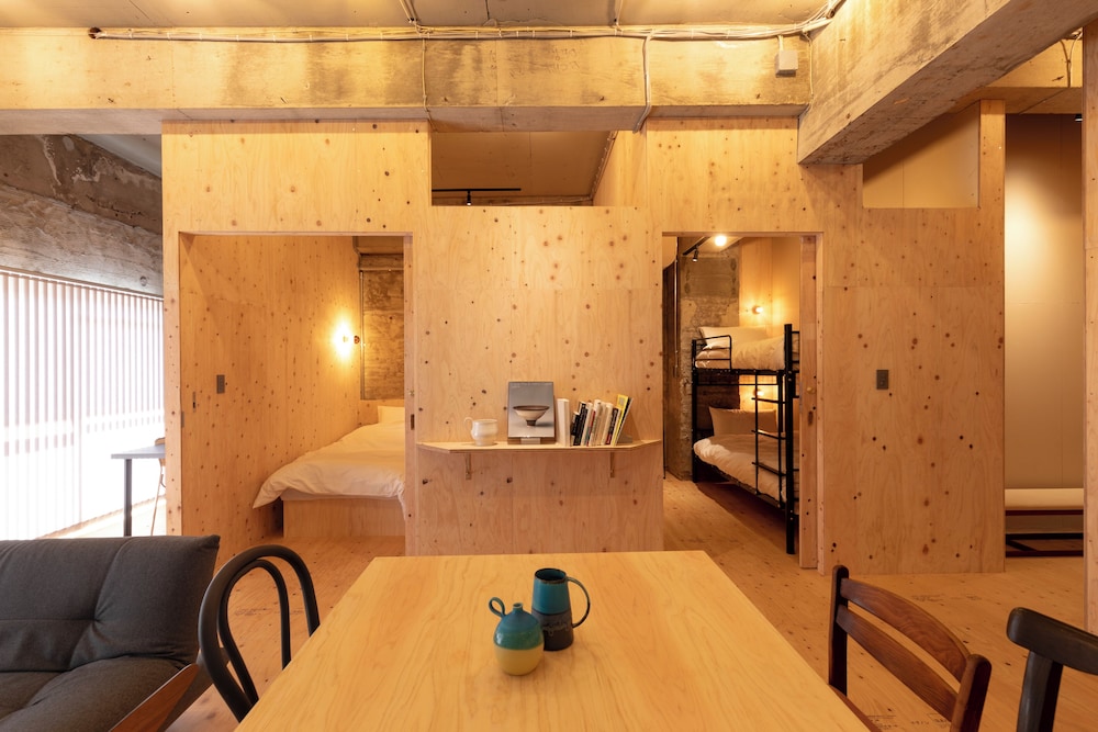 Basic Quadruple Room photo 2