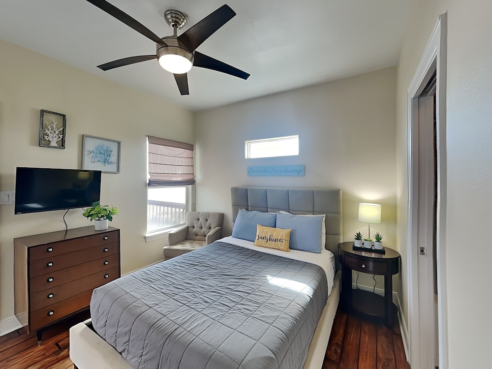 House, Multiple Beds, Kitchen, Ocean View photo 2