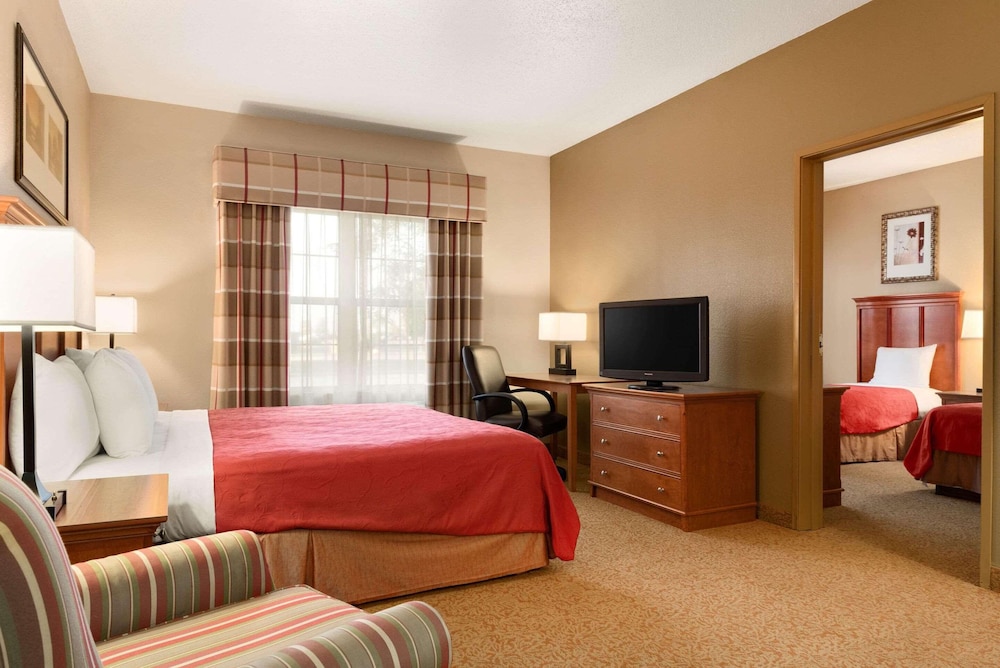 Suite, 1 King Bed, Non Smoking, Jetted Tub - Photo 1