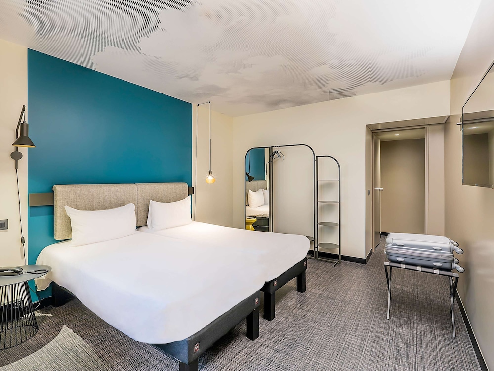 Standard Twin Room, Non Smoking - Photo 9