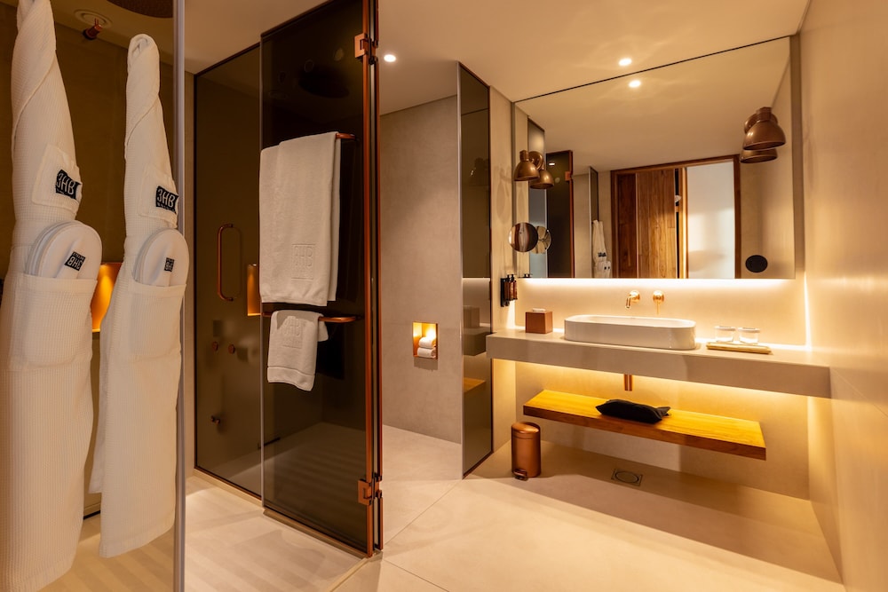 Superior Suite, Jetted Tub