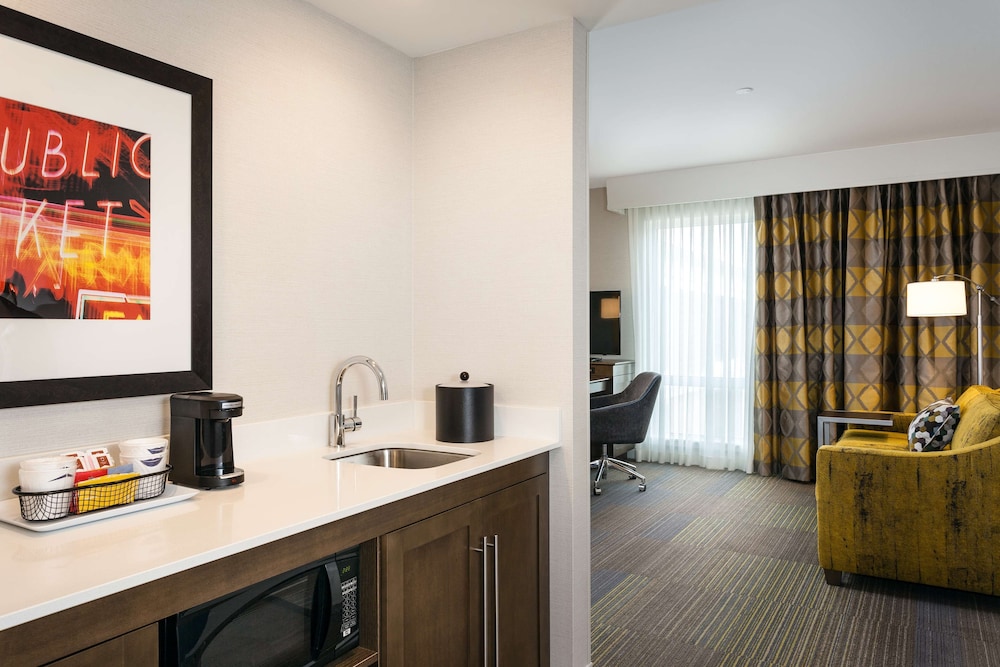 Suite, 1 King Bed, Accessible (Mobility & Hearing, Roll-in Shower)