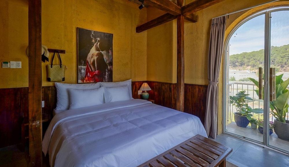 Deluxe Double Room, Balcony, Hill View