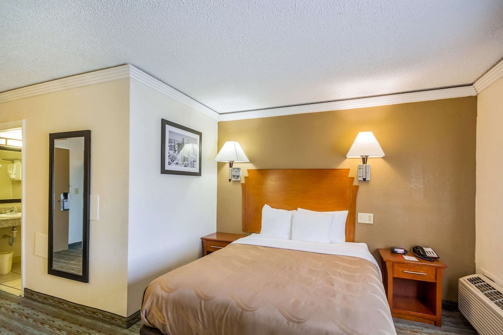 Business Room, 1 Queen Bed, Accessible, Non Smoking photo 1