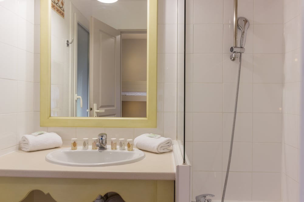 Apartment 6 people - 2 bedrooms - Terrace - Garden level photo 3