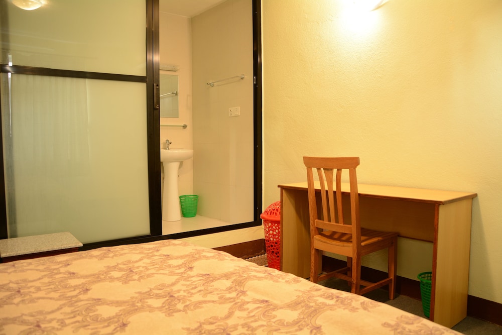 Basic Apartment photo 2