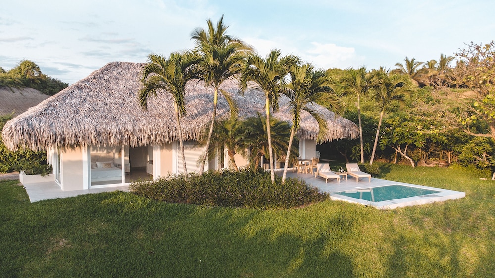 Family Villa, Multiple Bedrooms, Partial Ocean View, Poolside photo 1