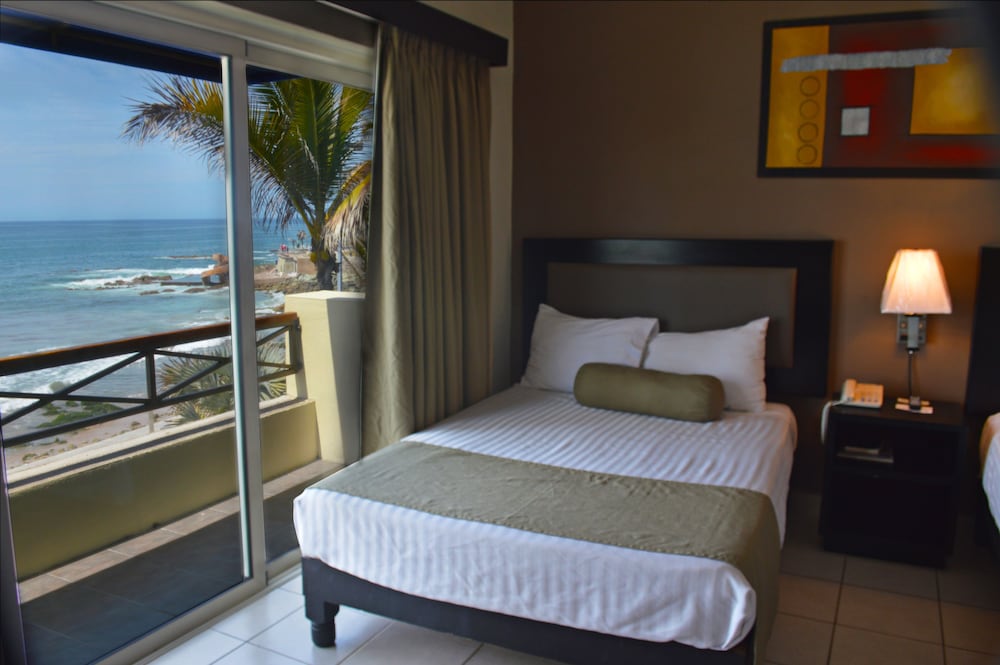 Standard Room, 2 Double Beds, Ocean View - Photo 2