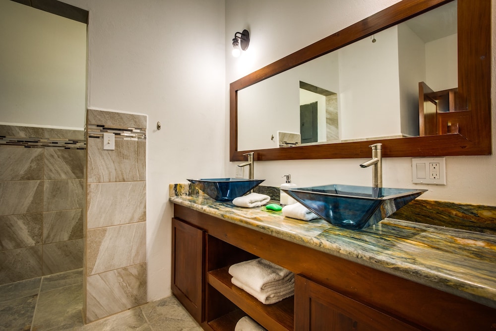 Deluxe Studio, 1 King Bed, Private Pool photo 3