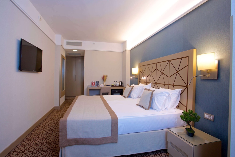 Standard Room, 1 King Bed photo 2