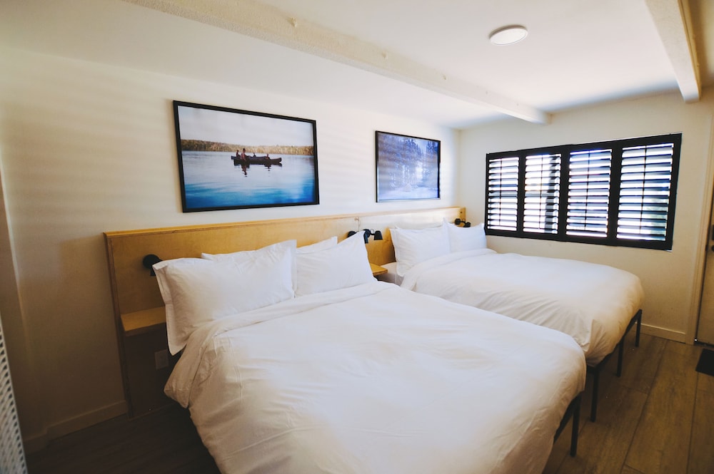 Standard Room, 2 Queen Beds photo 2