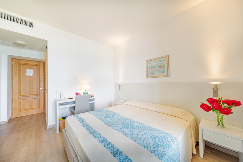 Classic Double Room, 1 Double Bed, Sea View - Photo 2