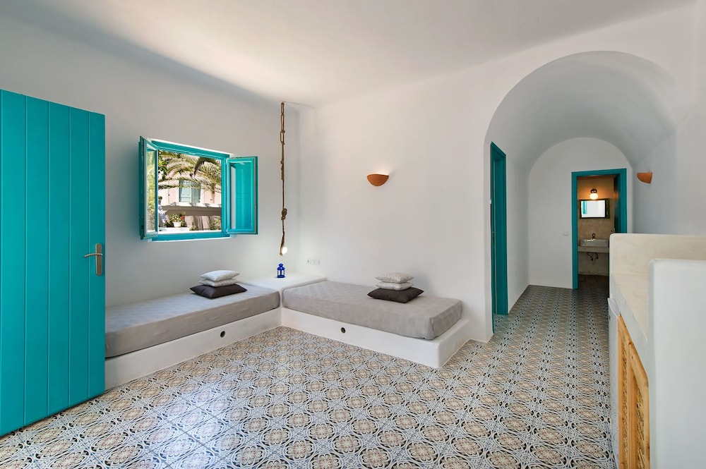 One Bedroom Quadruple Apartment with Jetted Tub (not heated)