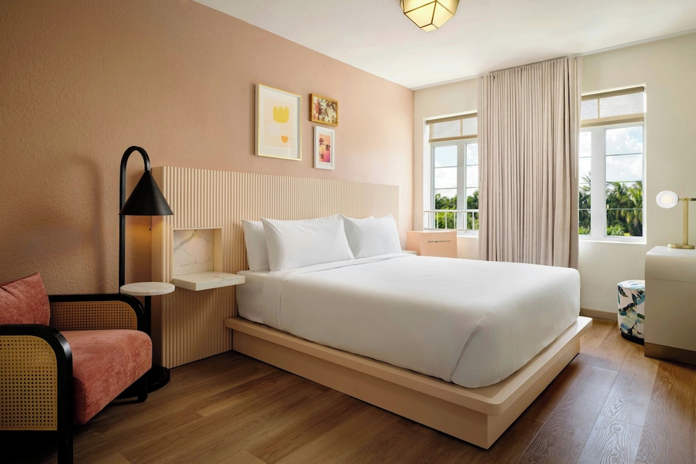 Room, 1 King Bed, Pool View
