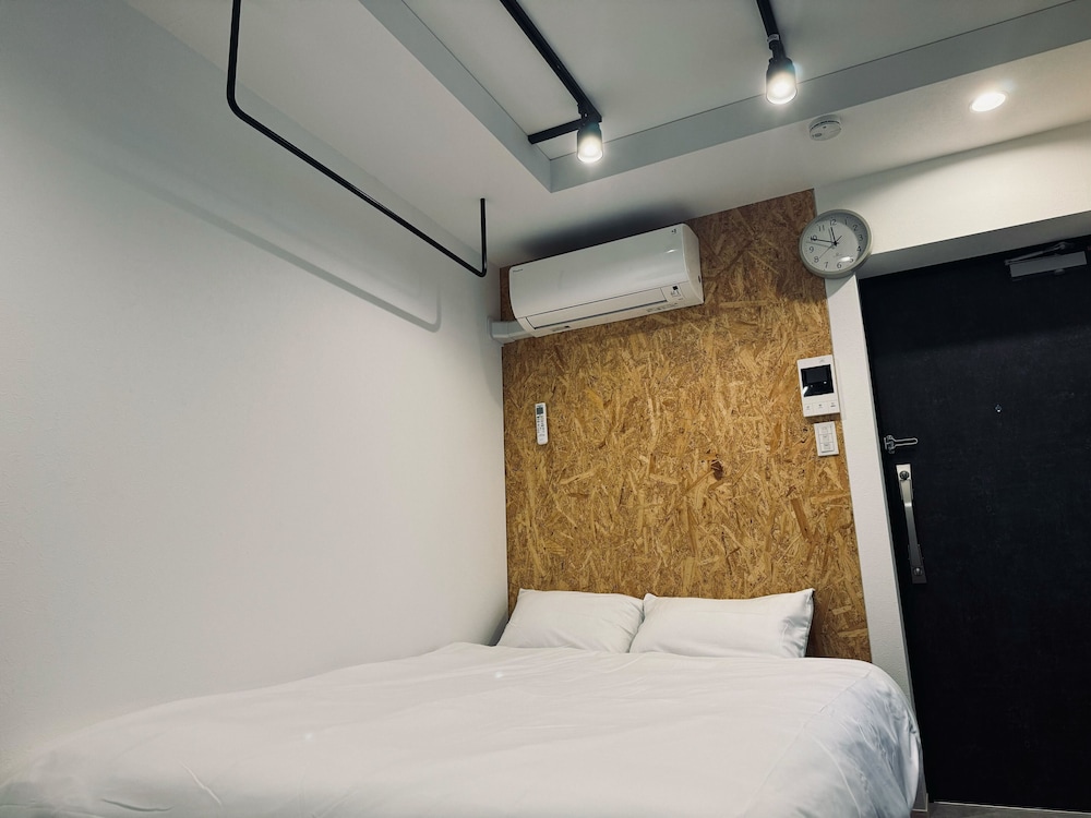 201/Accommodates Five-Person, Non Smoking photo 1