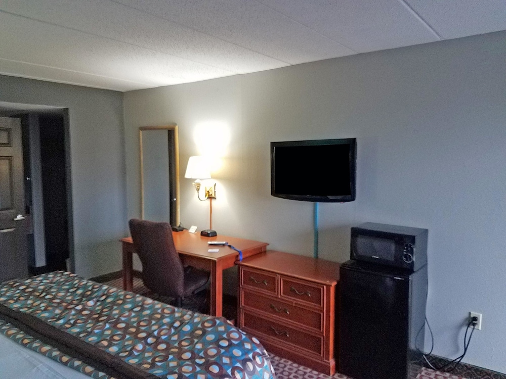 Room, 2 Queen Beds, Smoking - Photo 2