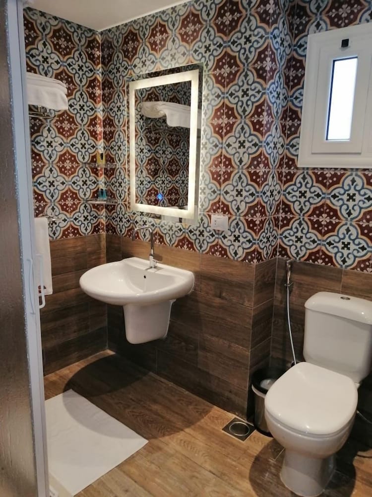 Quadruple Family Suite - Photo 6