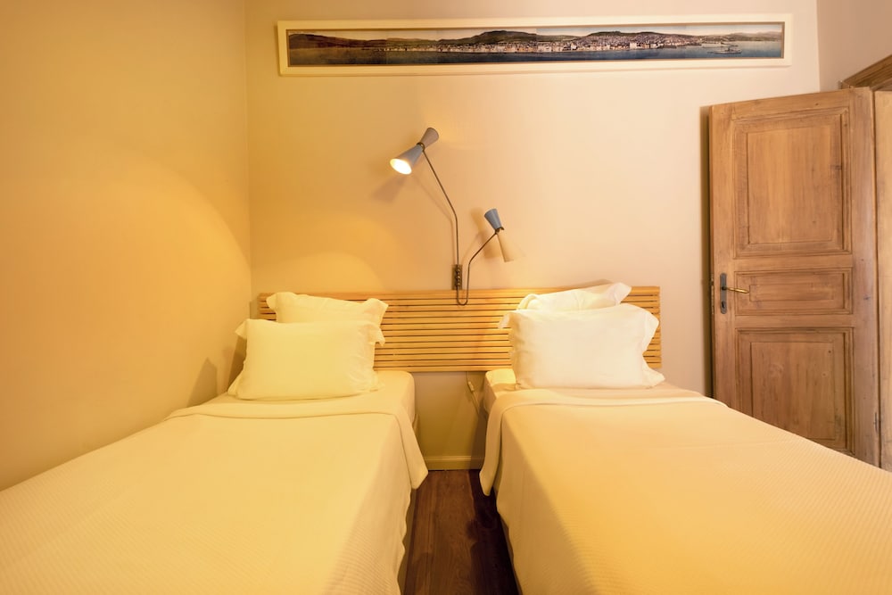 Basic Double or Twin Room - Photo 3