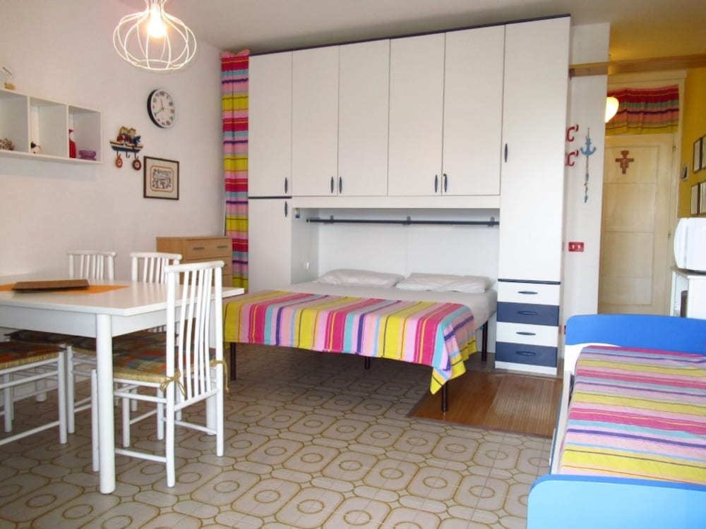 Studio, Multiple Bedrooms, Balcony, City View photo 3