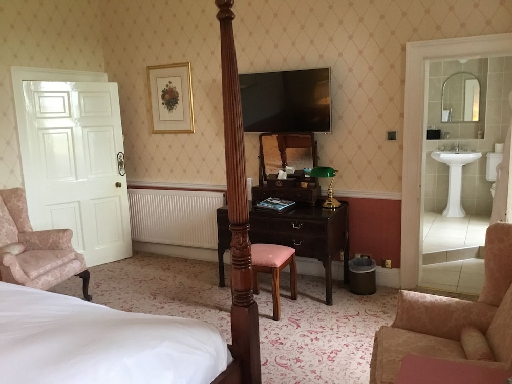 Suite - Photo 1