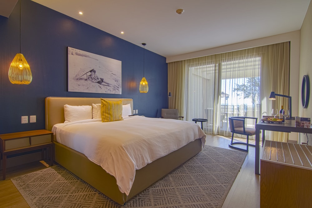 Deluxe Plus Ocean View 1 King Bed