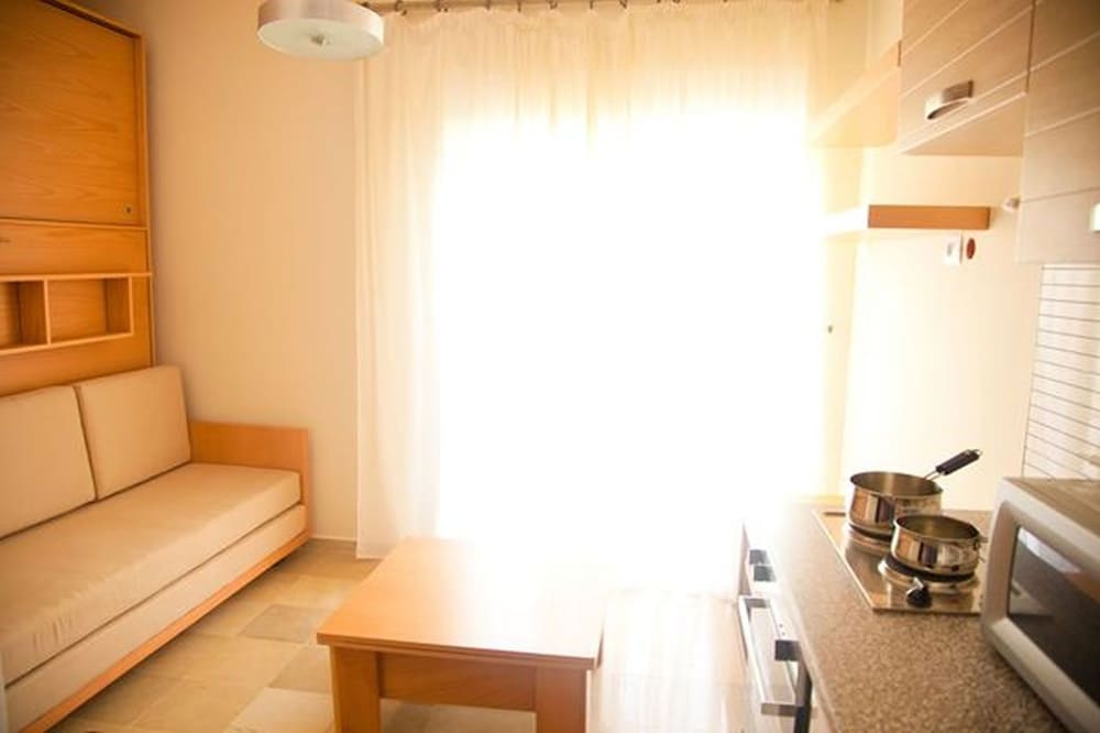 Compact Studio Apartment photo 3