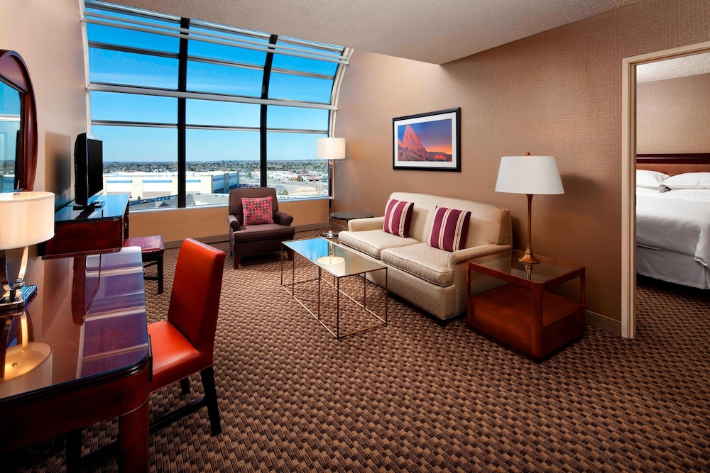 Suite, 1 Bedroom - Photo 1