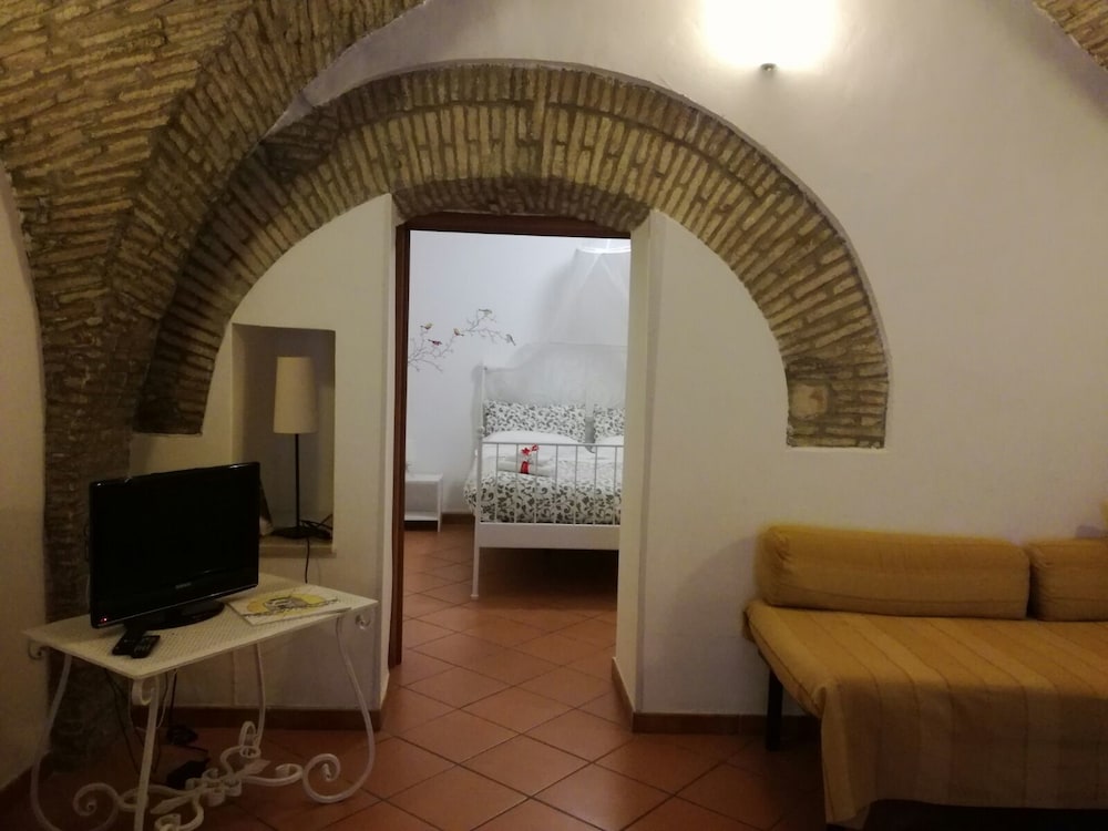 Studio, 1 Queen Bed, Ground Floor photo 2
