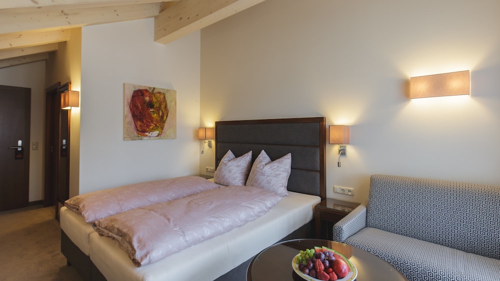 Deluxe Double Room, 1 Bedroom, Balcony, Mountain View photo 2