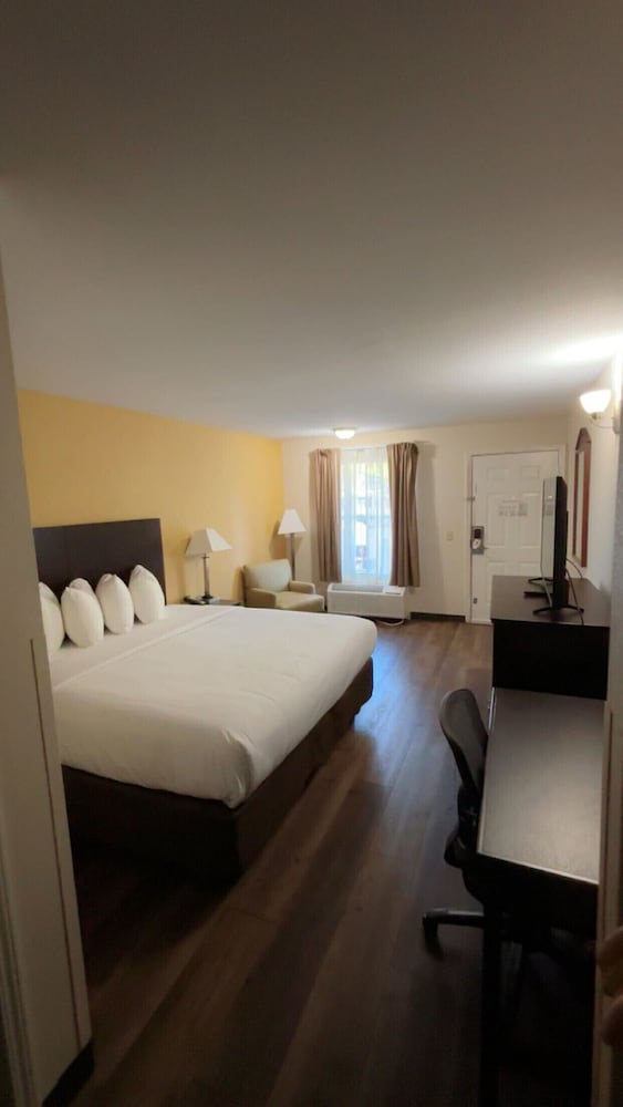 Basic Single Room, Smoking