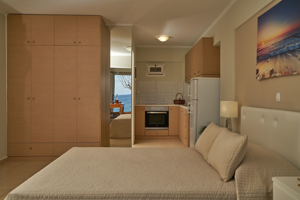 Superior Studio, 1 Queen Bed with Sofa bed, Non Smoking