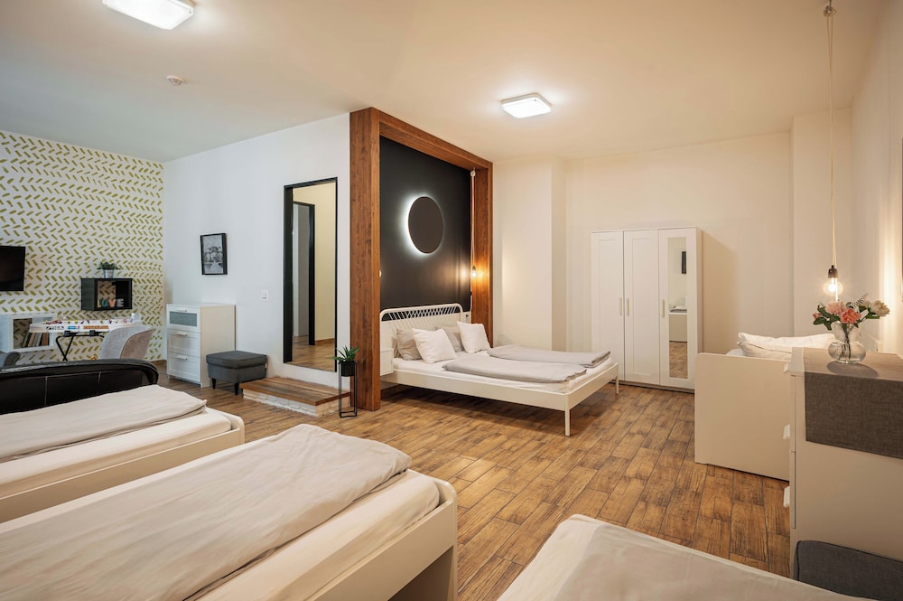 Standard Room, Multiple Beds, Courtyard View