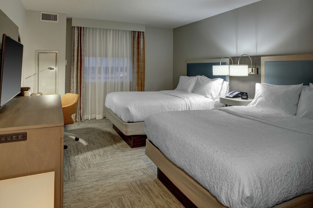 Room, 2 Queen Beds, Accessible (Mobility & Hearing, Roll-In Shower) - Photo 3