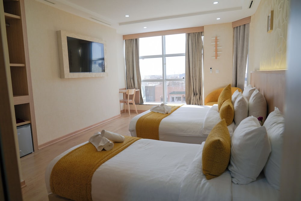 Deluxe Room - Photo 10