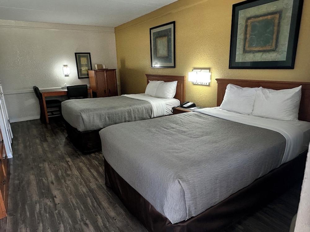 Standard Room, 2 Double Beds, Smoking photo 2