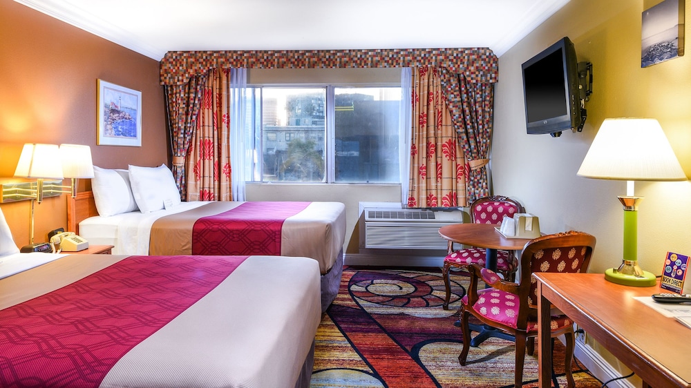 Standard Room, 2 Queen Beds, Non Smoking - Photo 1
