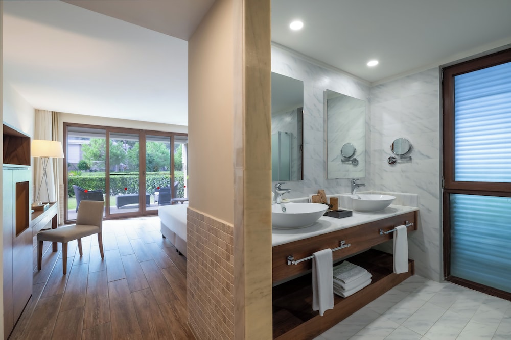 Lagoon Family Suite with Two Bathroom photo 2