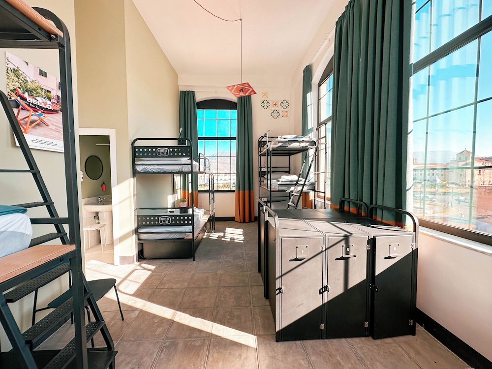 10 Bed Mixed Dorm photo 3